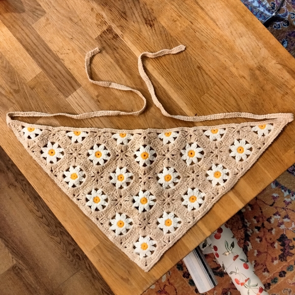 hand-knit crochet daisy flower head scarf - Picture 2 of 4